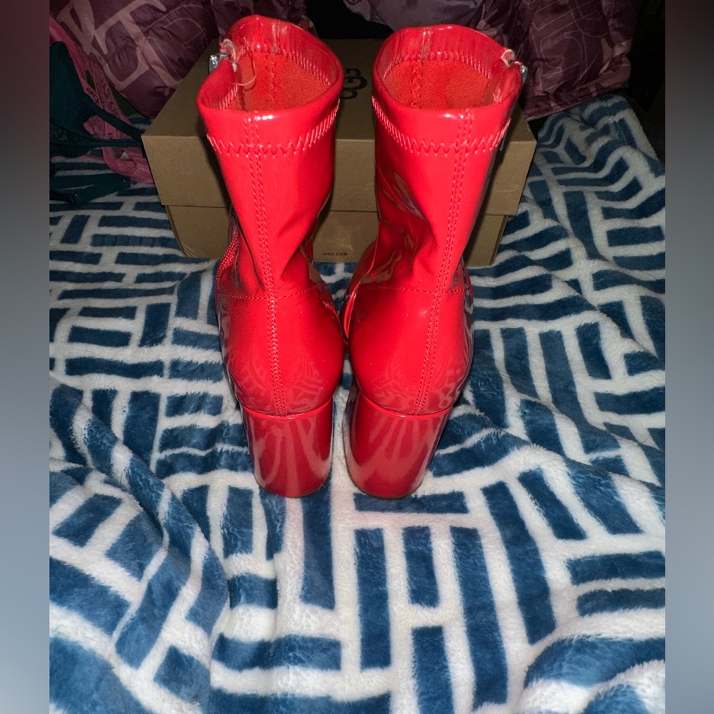 Womens Steve Madden Ever Red Faux Patent Heeled Ankle Boots - Picture 2 of 4